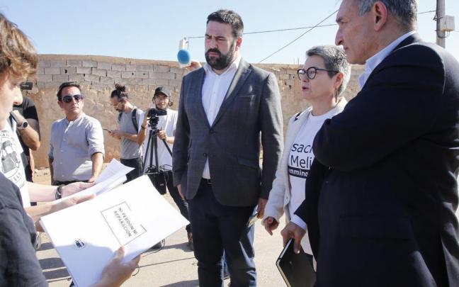 Los diputados de UP, ERC y EH Bildu tras su visita a la frontera de Melilla. Los diputados de UP, ERC y EH Bildu tras su visita a la frontera de Melilla.