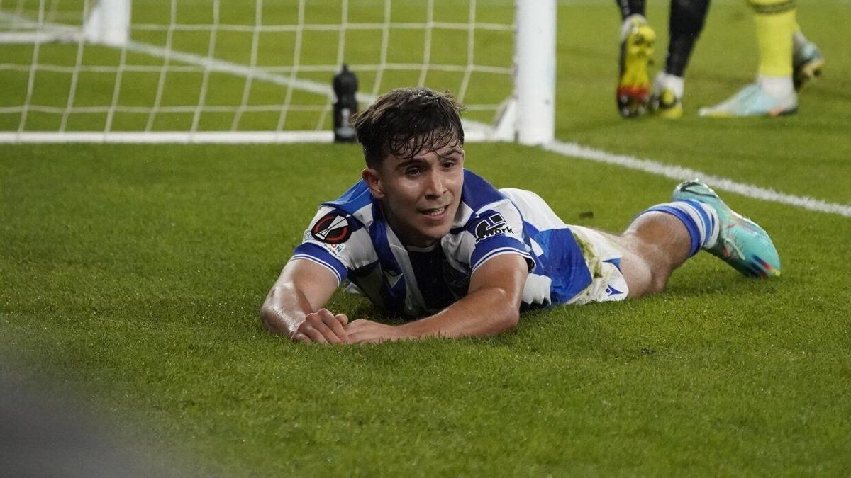 Pablo Marín, tras fallar una ocasión en la que está a punto de marcar al Manchester United, en el último partido europeo de la Real.