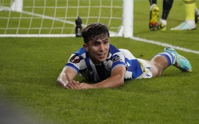 Pablo Mar&iacute;n, tras fallar una ocasi&oacute;n en la que est&aacute; a punto de marcar al Manchester United, en el &uacute;ltimo partido europeo de la Real.