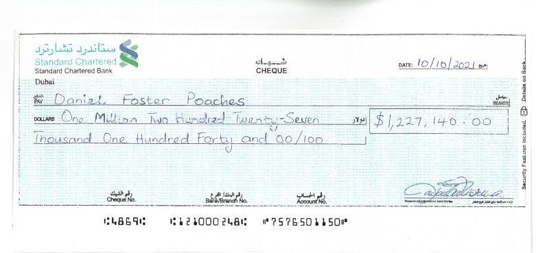 Uno de los cheques utilizados