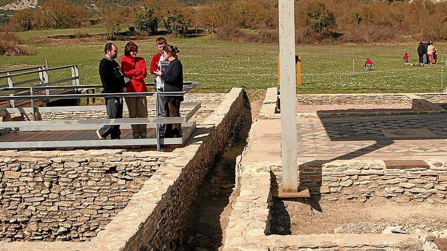 Lerro hauekin batera dagoen irudian, Iruña-Veleiako artxiboko-irudia.