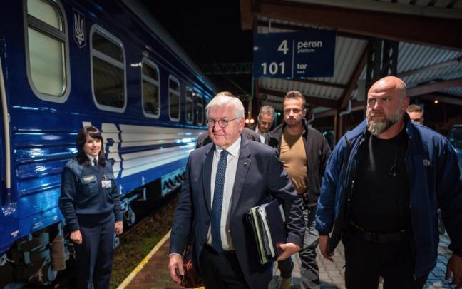 El presidente alemán, Frank-Walter Steinmeier, a su llegada a Polonia para trasladarse a Ucrania. El presidente alemán, Frank-Walter Steinmeier, a su llegada a Polonia para trasladarse a Ucrania.
