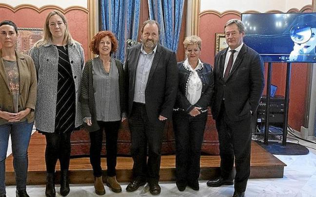 Los representantes institucionales de la red, ayer en el Principal gasteiztarra.