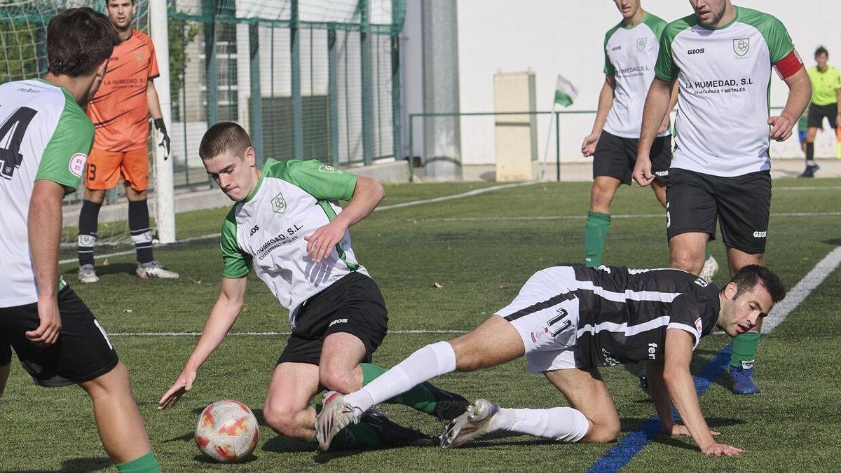 Lance en el partido entre Oberena y Azkoyen.