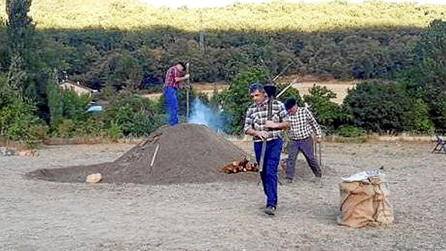 Antoñana rememora el oficio de carbonero