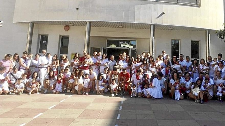 Foto de familia de los txikis a los que les impusieron el pañuelo.