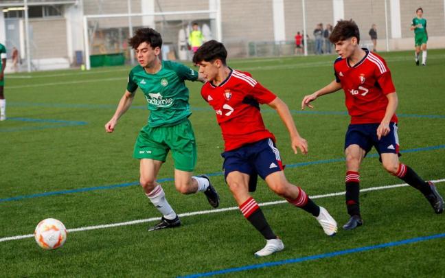 Lance del encuentro entre Osasuna y Gazte Berriak.