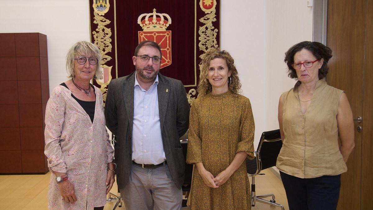 El presidente del Parlamento de Navarra recibe a la Asociación de Familiares de Alzheimer (AFAN)