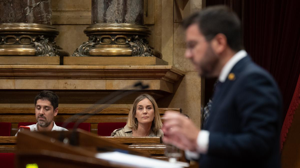 El president de la Generalitat, Pere Aragonès, interviene en el Parlament ante a morada de la líder de los comuns, Jessica Albiach.