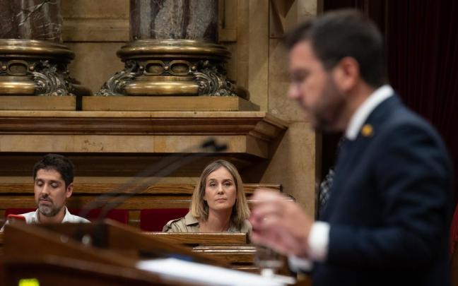 El president de la Generalitat, Pere Aragonès, interviene en el Parlament ante a morada de la líder de los comuns, Jessica Albiach.