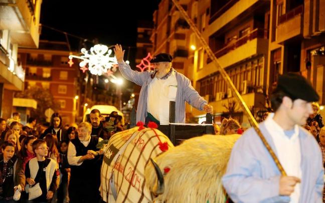 Un desfile anterior de Olentzero por las calles de Las Arenas. Un desfile anterior de Olentzero por las calles de Las Arenas.