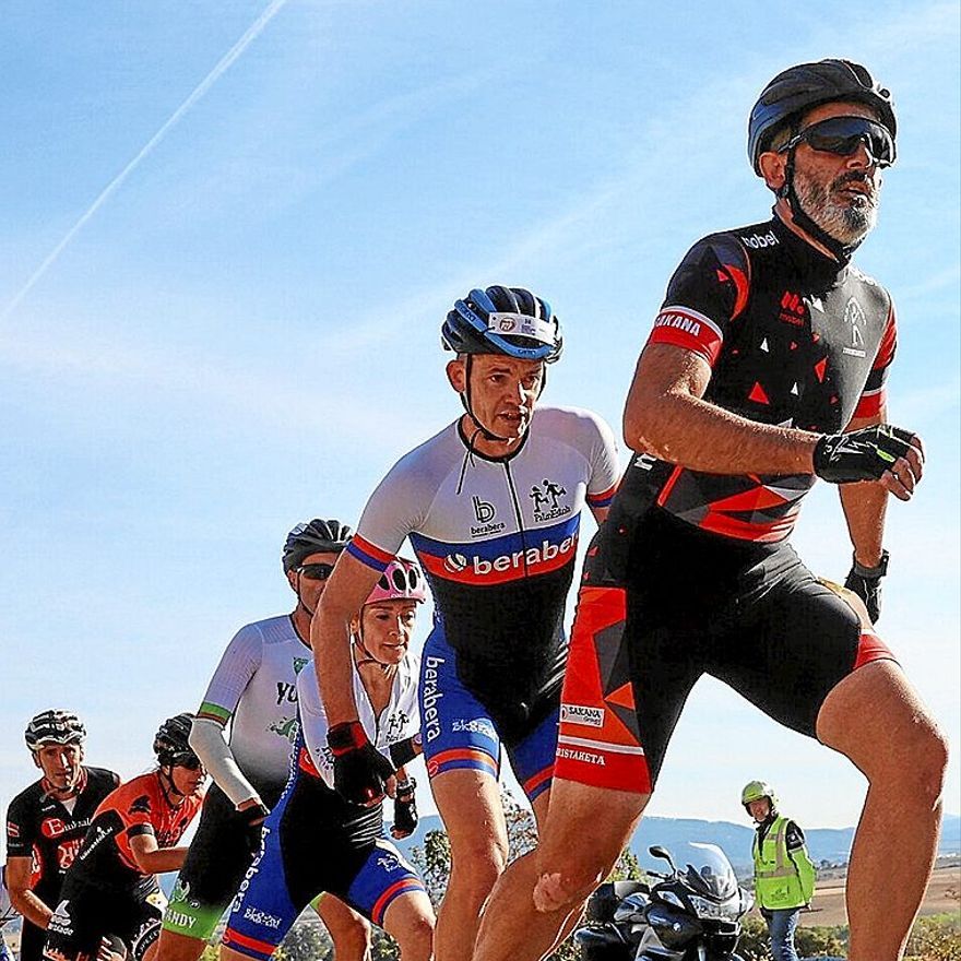 Varios patinadores que disputaron la prueba, en un tramo del maratón.