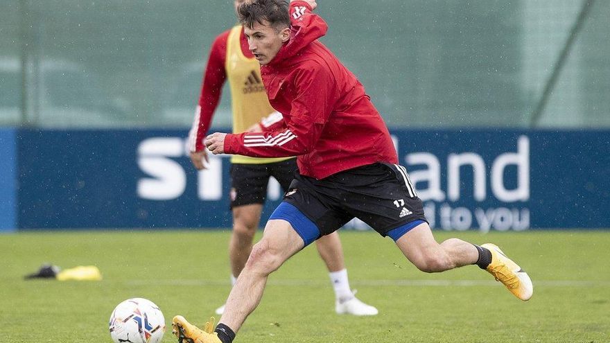 Ante Budimir, en un entrenamiento en Tajonar.