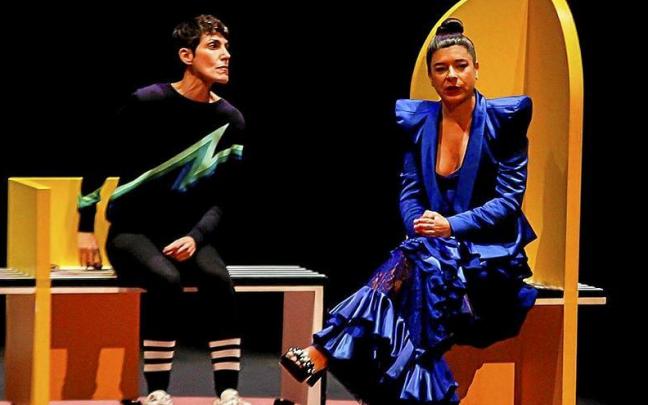 Un momento de la obra &lsquo;C&oacute;mo hemos llegado hasta aqu&iacute;&rsquo;, que clausur&oacute; ayer el Festival Letraheridas en el Teatro Gayarre. | FOTO: JON URRIZA