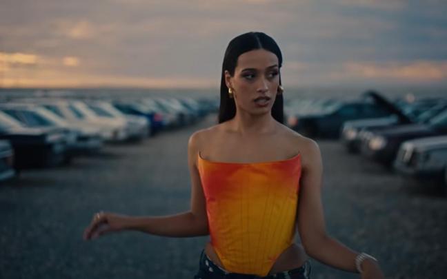 Chanel en el videoclip 'Toke'. Chanel en el videoclip 'Toke'.