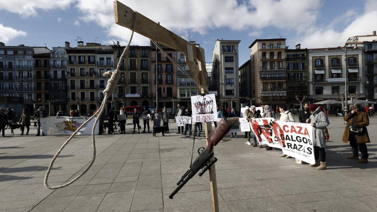 Pamplona se suma a las protestas contra el uso de perros en la caza