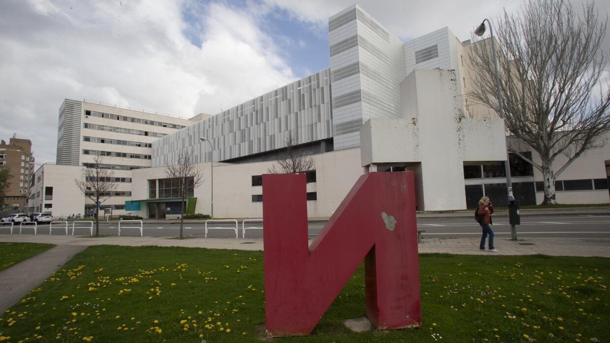 Fachada del edificio B del Hospital Universitario de Navarra (HUN).