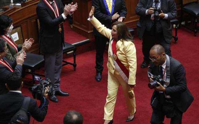 La abogada Dina Boluarte jura como primera presidenta de la historia de Perú La abogada Dina Boluarte jura como primera presidenta de la historia de Perú