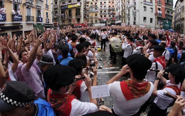 Momento del Chupinazo en la plaza del Ayuntamiento.