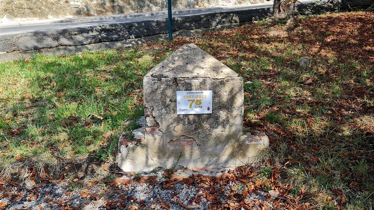 Primera piedra del barrio.