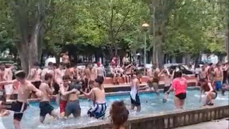 Las fuentes de Abendaño, convertidas en piscinas tras el txupinazo