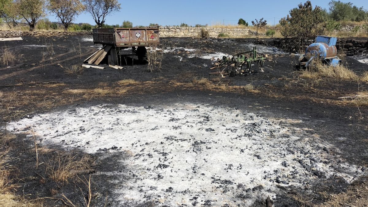 El incendio de Venta del Moro ha arrasado desde el domingo 1.300 hectáreas.