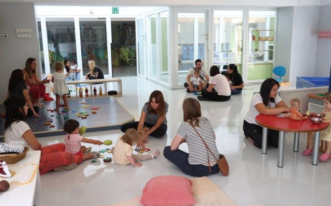 Comienzo del curso este martes en la escuela infantil 'Hello Azpilagaña'. Comienzo del curso este martes en la escuela infantil 'Hello Azpilagaña'.