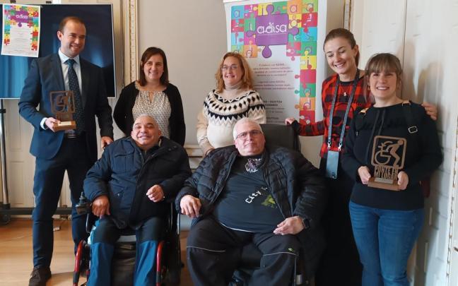 Aintzane Urkijo, Itziar Carrocera, Serafín González e Iñaki Blanco arroparon a los premiados con el Ponte en mi Lugar.