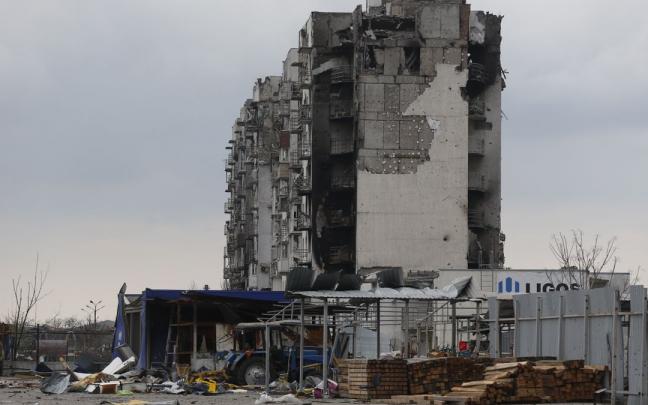 Edificios destruidos en Mariúpol (Ucrania).