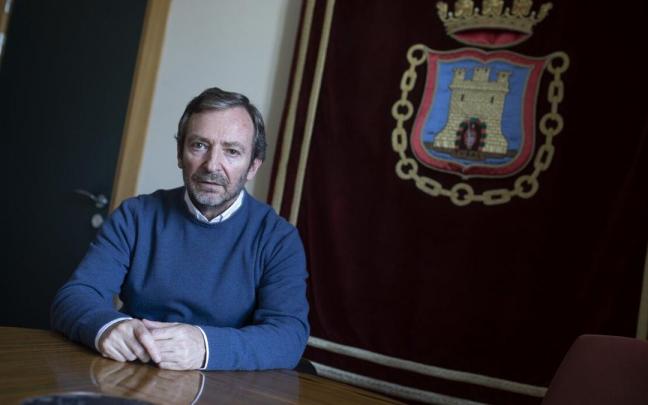 Jesús Arrizubieta, alcalde de Tafalla, en su despacho del consistorio.