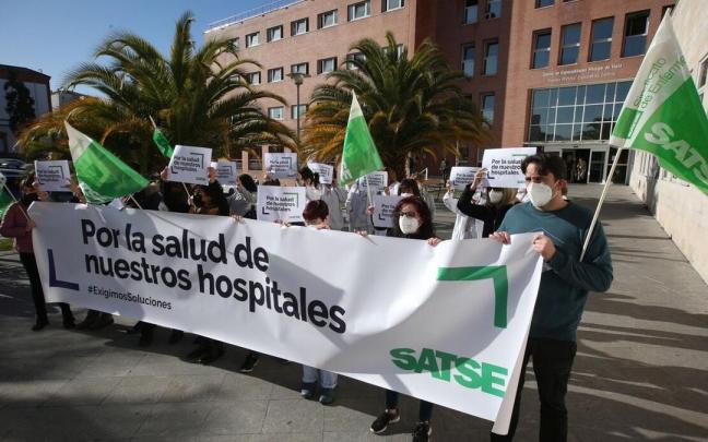 Concentración convocada por el sindicato Satse en protesta por el "deterioro" de la Atención Especializada Concentración convocada por el sindicato Satse en protesta por el "deterioro" de la Atención Especializada