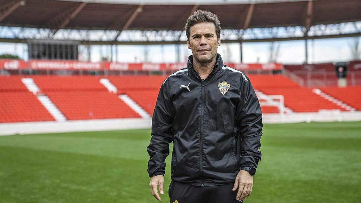 El técnico rival reconoció la inferioridad de su equipo, pero lamentó algo de precipitación por parte de sus futbolistas y dijo que le gustaría haber intentado hacer el partido más largo. Habló de una "puerta abierta". ¿A qué se refería? Visto el origen de los goles, parece que apuntó precisamente a ese salto de extremo a central que Luis Suárez ejecutó en dos acciones casi consecutivas. Vamos a verlo.