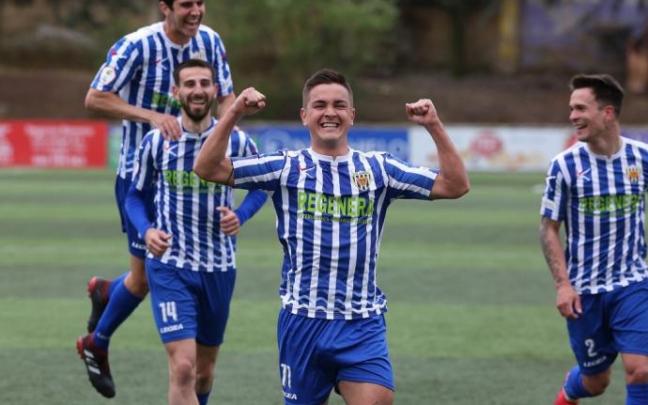 Javi Gómez celebra su gol al Portugalete en la pasada jornada.