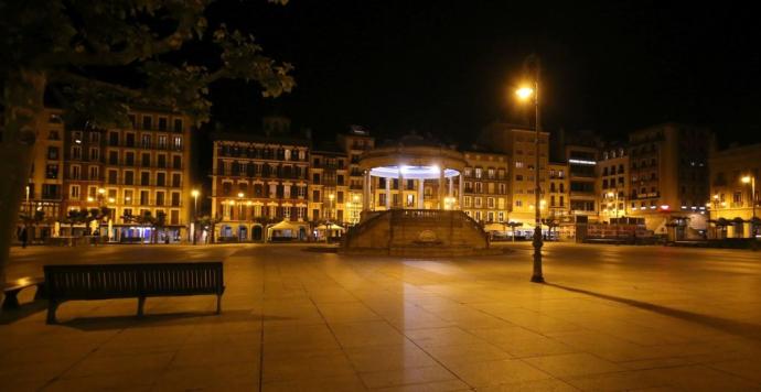 La Plaza del Castillo de Pamplona, vacía tras el levantamiento del estado de alarma