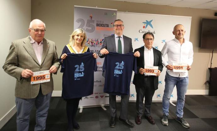 Presentación del Día de la Bicicleta. De izquierda a derecha: Miguel Pozueta, María Caballero, Miguel Navarrete, José Miguel Echávarri y David Campión.