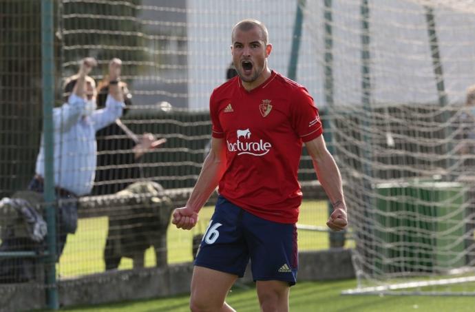 Joel Rodríguez celebra su gol al Ejea.