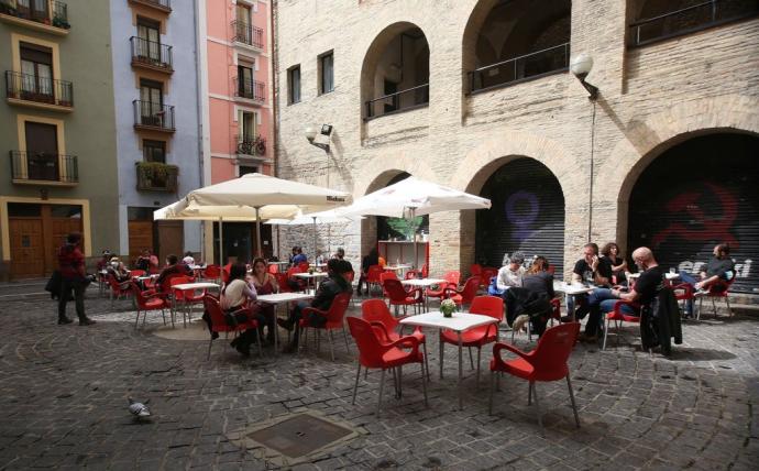 Terraza en la calle Calderería de Pamplona