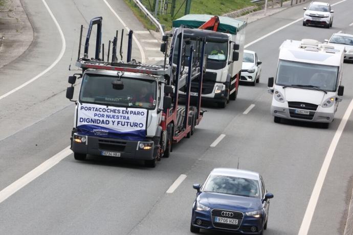 Camionada este lunes por las rondas de Pamplona.