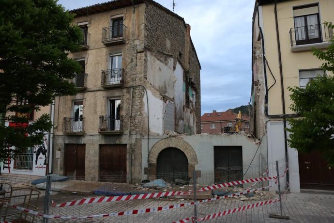Derribo de la antigua Casa de Cultura de Villava en 2017, en la parcela que ocuparán parte de las viviendas ahora.