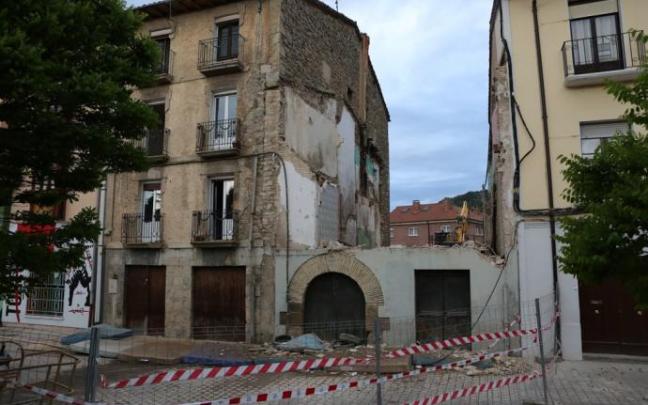 Derribo de la antigua Casa de Cultura de Villava en 2017, en la parcela que ocuparán parte de las viviendas ahora.