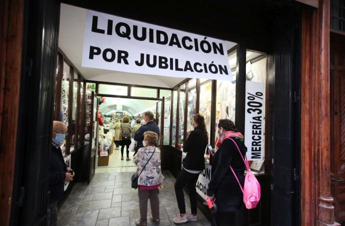 Colas en La Algodonera días antes del cierre.