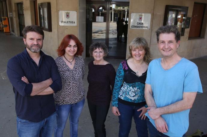 Miembros del grupo motor, ayer durante el paseo.