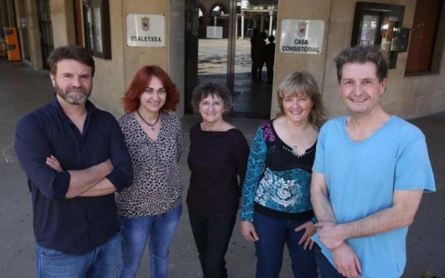 Miembros del grupo motor, ayer durante el paseo.