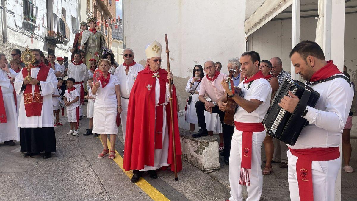 Jesús Mendoza y Mikel Roncal, durante la jota que cantaron en honor a la Santa Cruz.