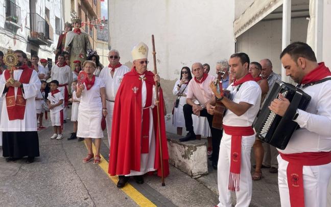 Jesús Mendoza y Mikel Roncal, durante la jota que cantaron en honor a la Santa Cruz.