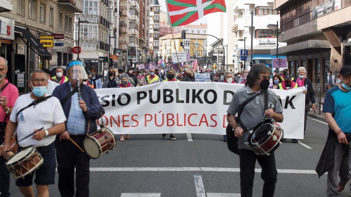 Imagen de archivo de una protesta en Vitoria por la reforma de las pensiones.