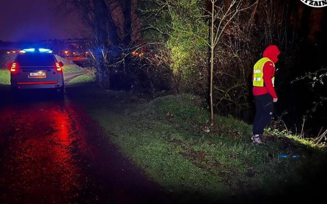 Servicios de emergencias trabajando en la zona
