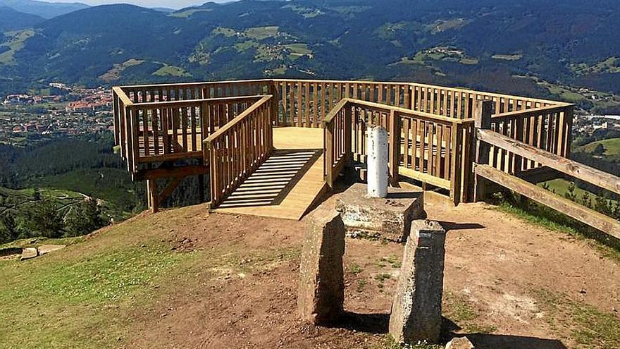 El mirador del Ilso Eguen es uno de los puntos más populares de Zalla para mendizales. | FOTO: AYTO. DE ZALLA