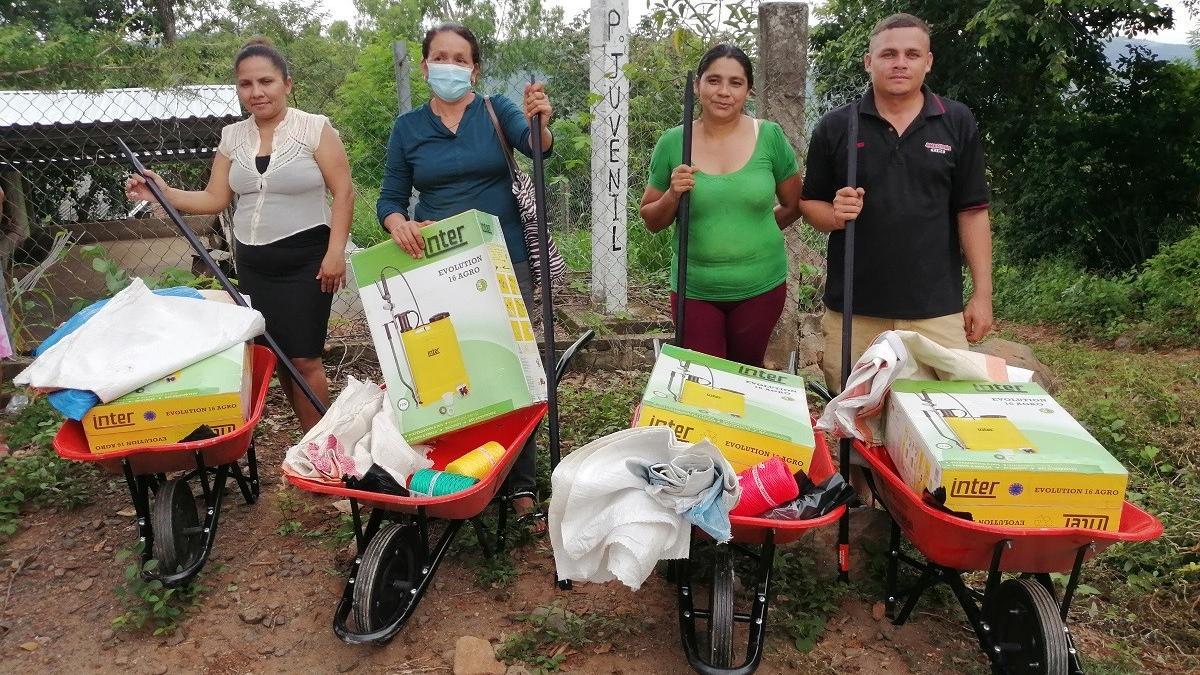 Material donado por Manos Unidas a la población de San Pablo Tacachico.