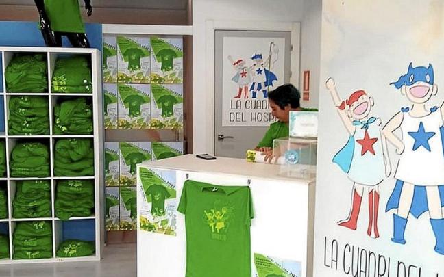 La Cuadri del Hospi vende camisetas para su fiesta de octubre en Max Center
